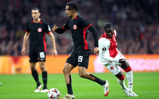 阿贾克斯成功晋级下一轮欧洲比赛,稳步上升 阿贾克斯成功晋级下一轮欧洲比赛,稳步上升