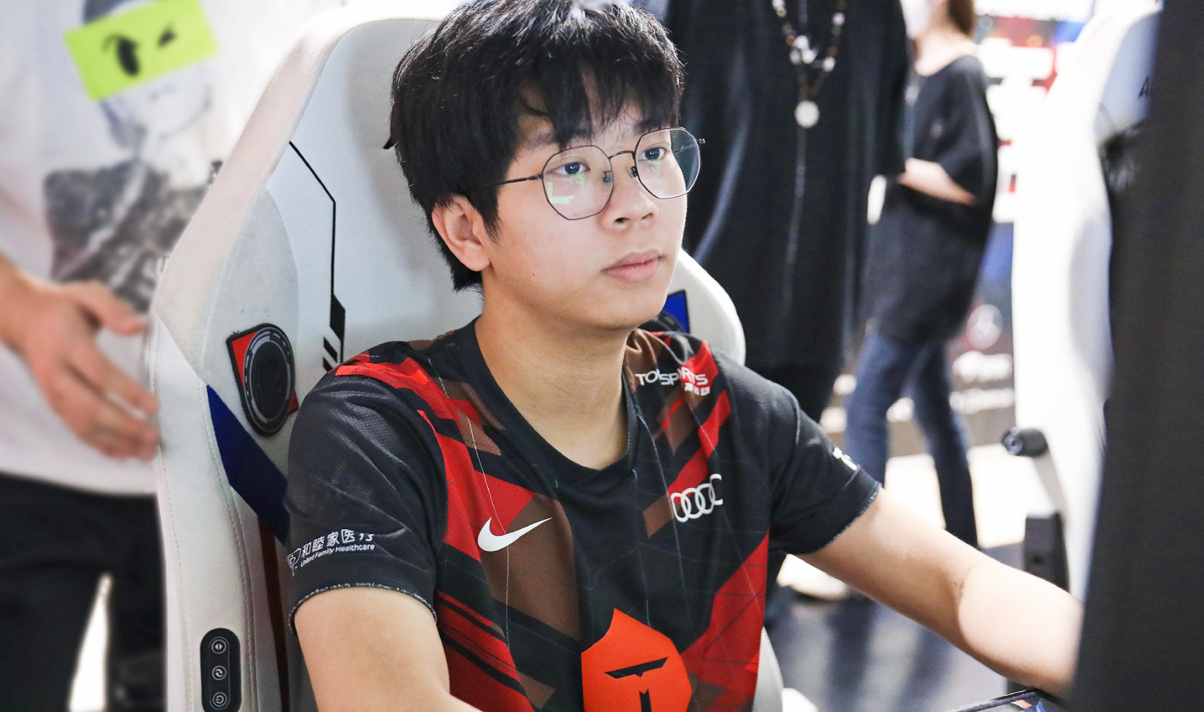 包含TES血洗V5,Caps拿下关键大龙焦点之战八强赛,点燃全场激情的词条 包含TES血洗V5,Caps拿下关键大龙焦点之战八强赛,点燃全场激情的词条