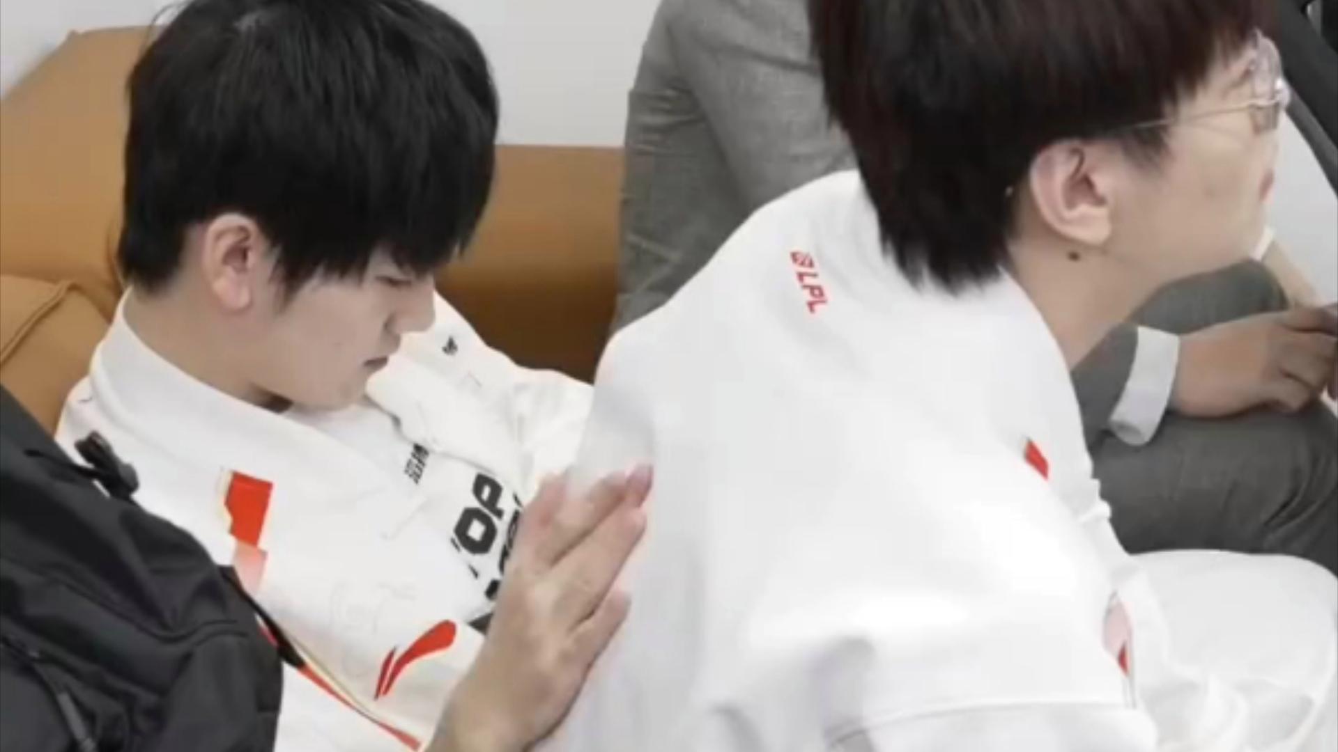 FNC横扫JDG，JackeyLove开启传奇时刻鏖战多局半决赛，让粉丝疯狂欢呼