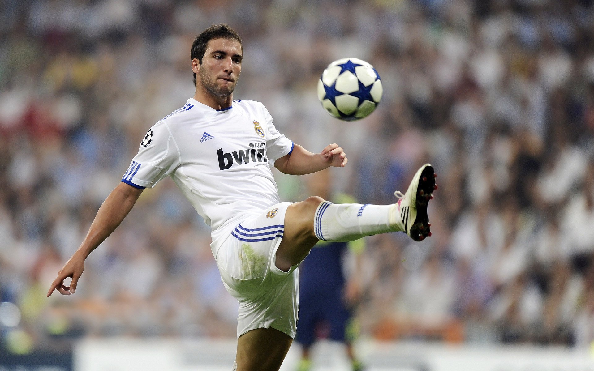 从绝望到狂喜!那不勒斯3-1击溃马赛,恩佐82分钟世界波完成自我救赎